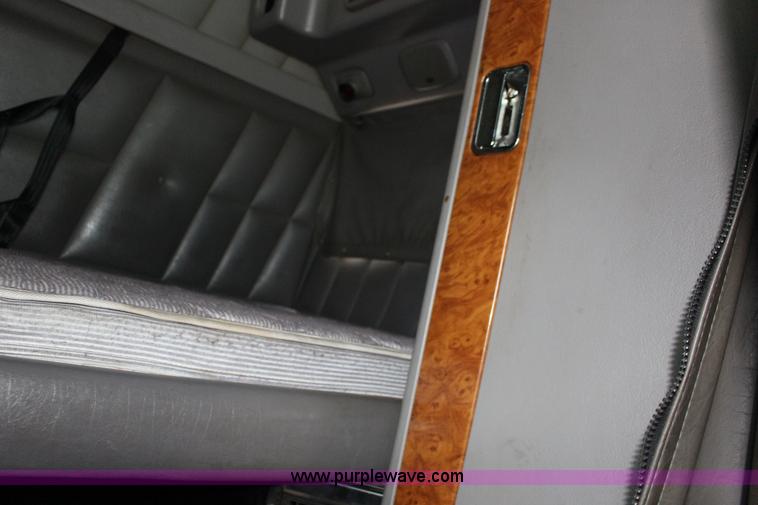 image for item K1186 2006 Peterbilt 379 semi truck