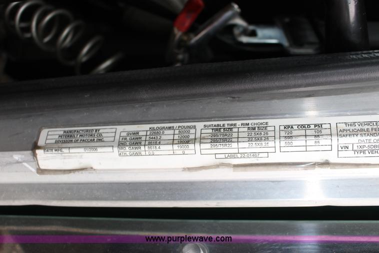 image for item K1186 2006 Peterbilt 379 semi truck