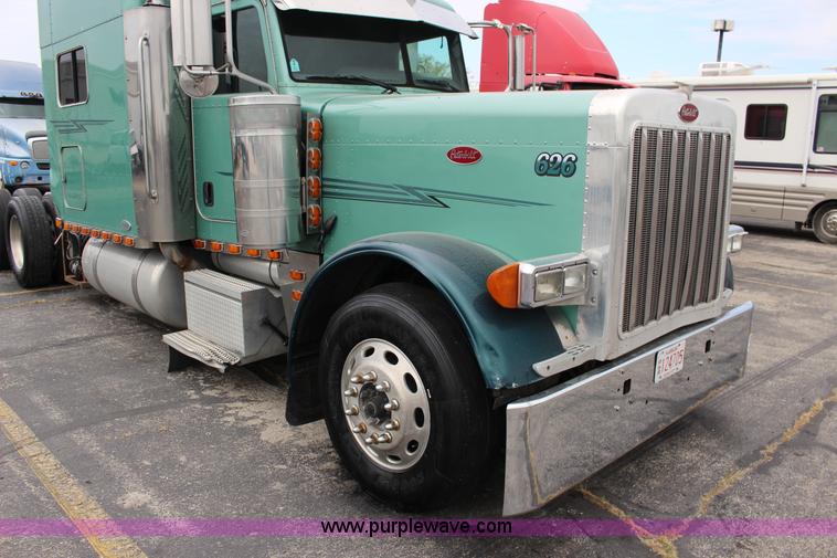 image for item K1186 2006 Peterbilt 379 semi truck