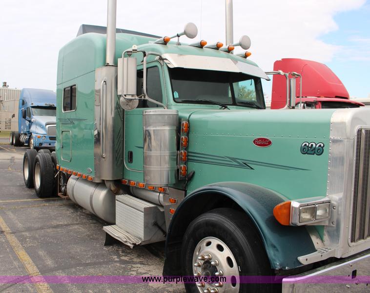 image for item K1186 2006 Peterbilt 379 semi truck