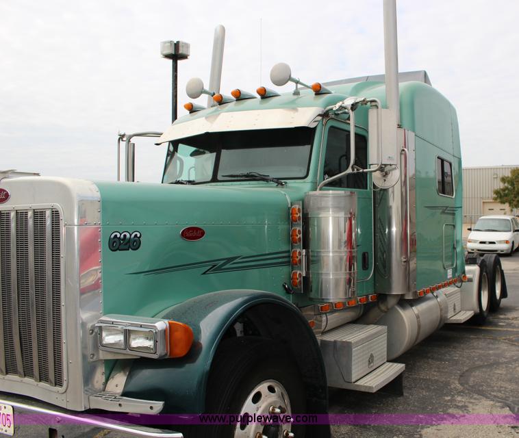 image for item K1186 2006 Peterbilt 379 semi truck