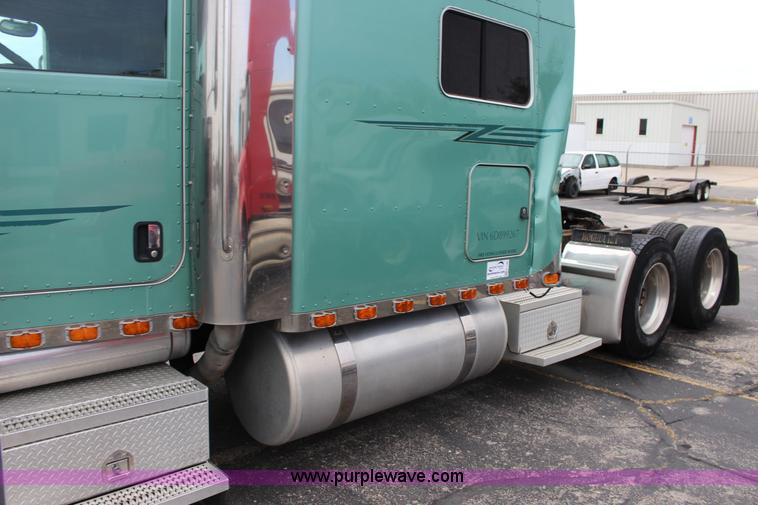 image for item K1186 2006 Peterbilt 379 semi truck