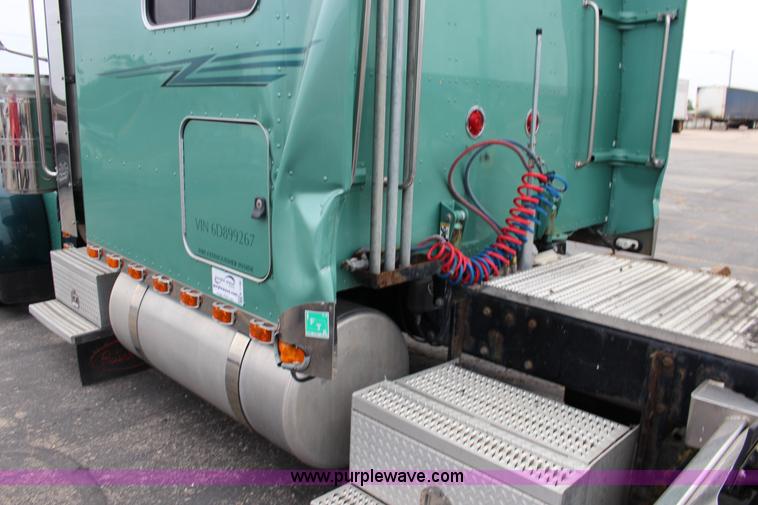 image for item K1186 2006 Peterbilt 379 semi truck