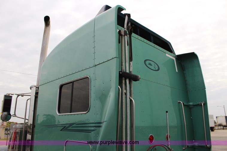 image for item K1186 2006 Peterbilt 379 semi truck