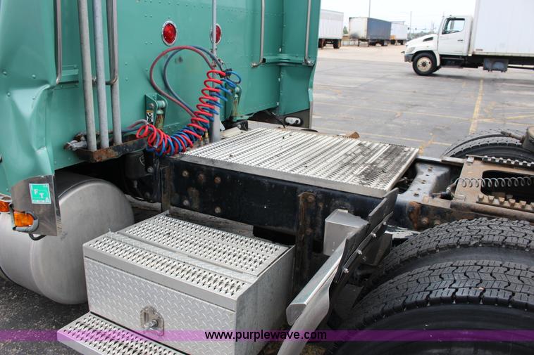 image for item K1186 2006 Peterbilt 379 semi truck