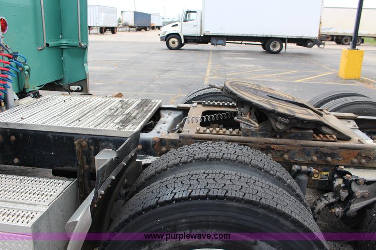 image for item K1186 2006 Peterbilt 379 semi truck