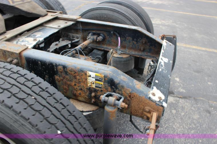 image for item K1186 2006 Peterbilt 379 semi truck