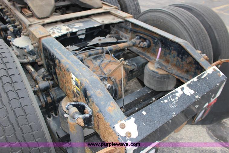 image for item K1186 2006 Peterbilt 379 semi truck