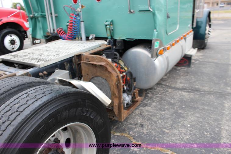 image for item K1186 2006 Peterbilt 379 semi truck