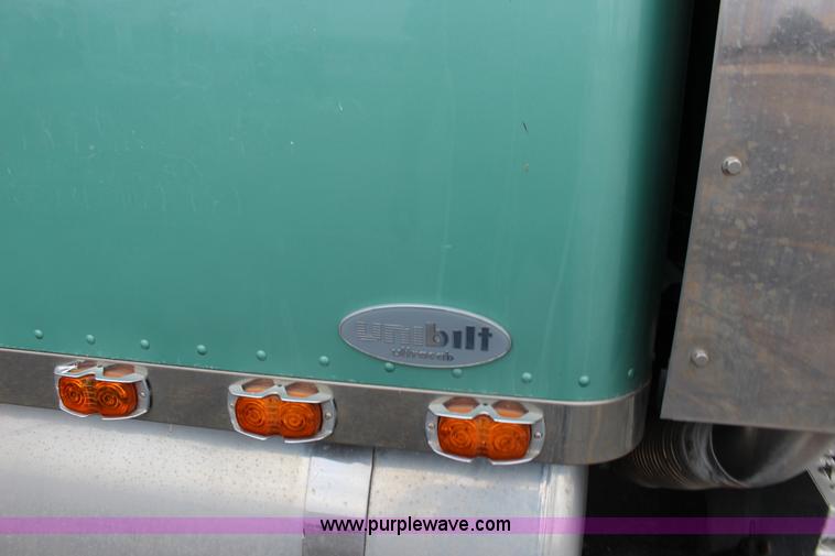 image for item K1186 2006 Peterbilt 379 semi truck