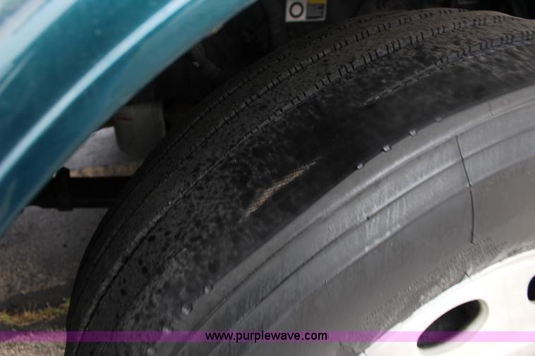 image for item K1186 2006 Peterbilt 379 semi truck