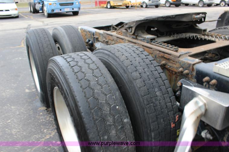 image for item K1186 2006 Peterbilt 379 semi truck