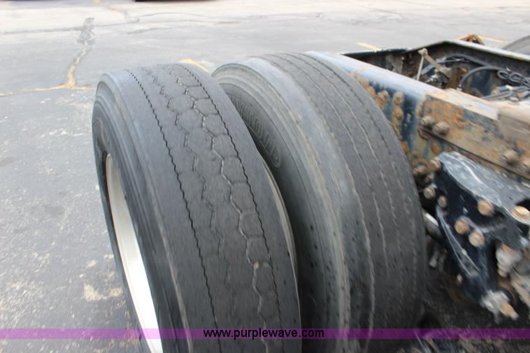 image for item K1186 2006 Peterbilt 379 semi truck