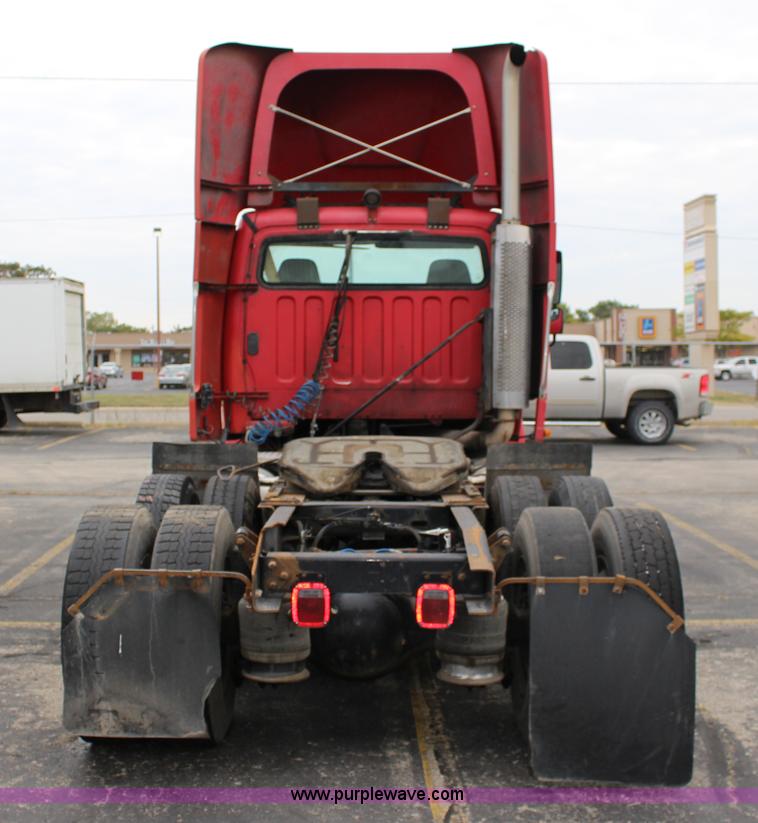 image for item K1187 2005 Freightliner Business Class M2 semi truck