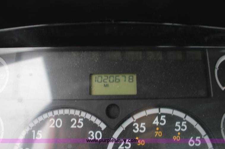 image for item K1187 2005 Freightliner Business Class M2 semi truck