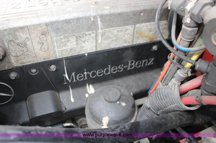 image for item K1187 2005 Freightliner Business Class M2 semi truck