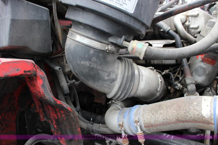 image for item K1187 2005 Freightliner Business Class M2 semi truck