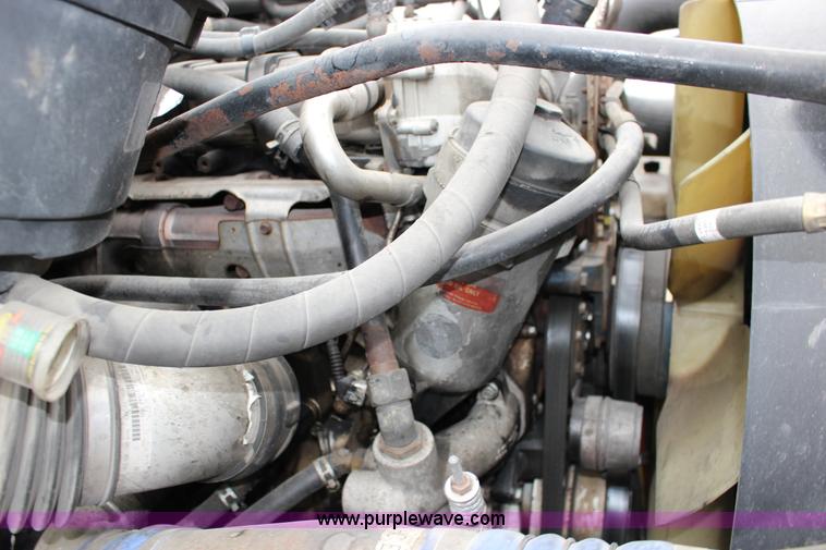 image for item K1187 2005 Freightliner Business Class M2 semi truck