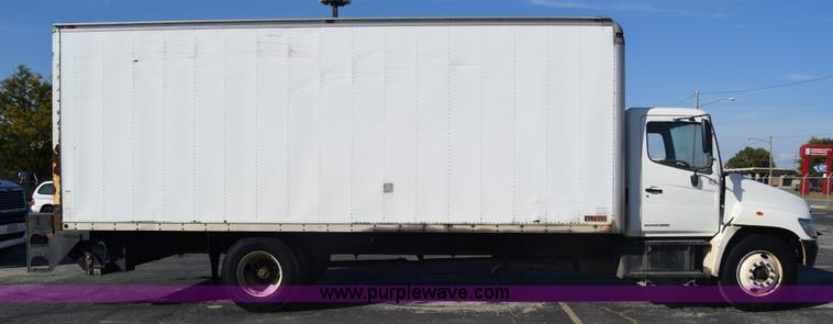image for item K1188 2006 Hino 268 box truck