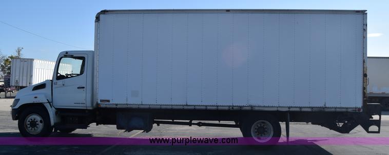 image for item K1188 2006 Hino 268 box truck