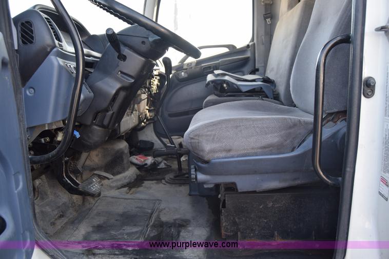 image for item K1188 2006 Hino 268 box truck