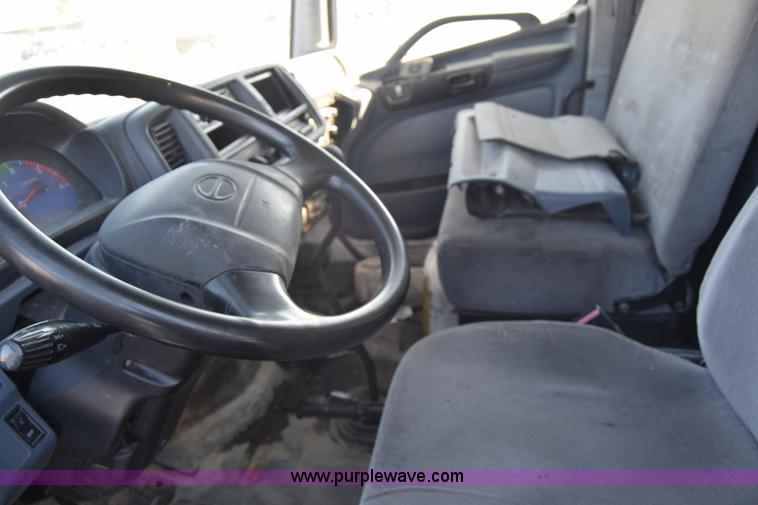 image for item K1188 2006 Hino 268 box truck