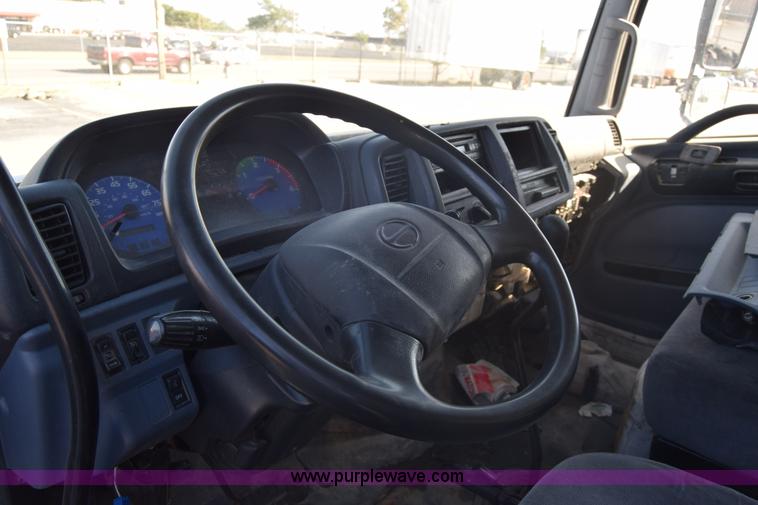 image for item K1188 2006 Hino 268 box truck