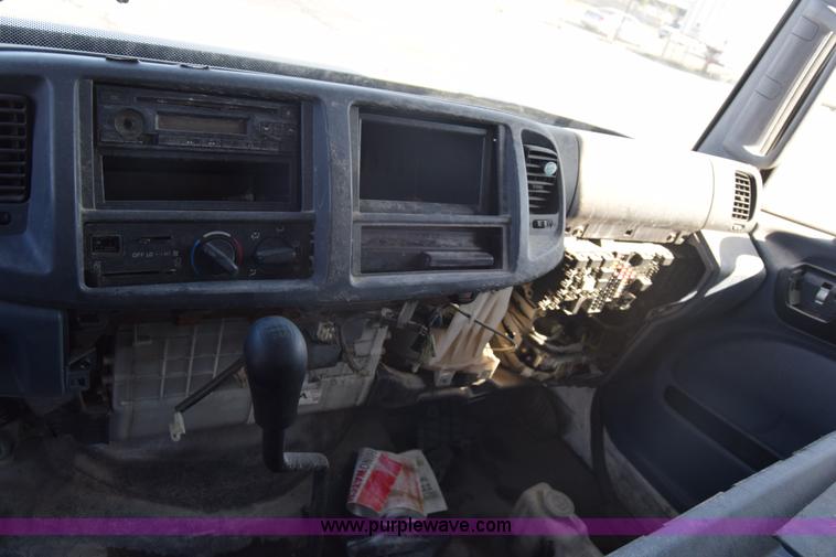 image for item K1188 2006 Hino 268 box truck