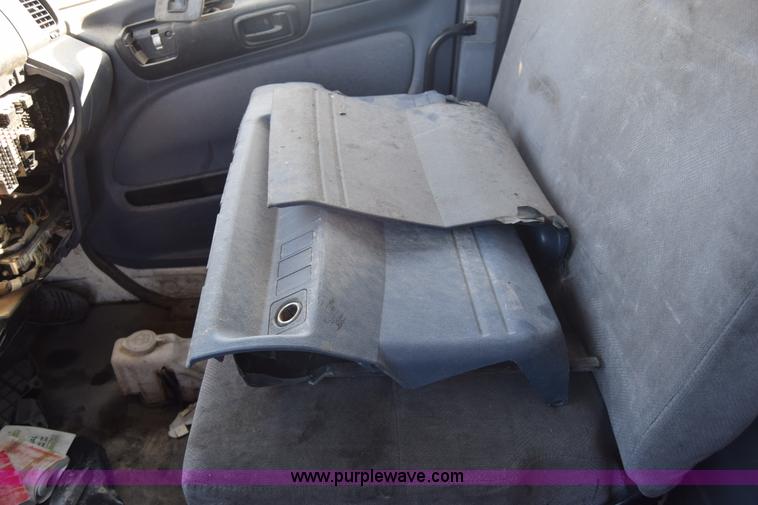 image for item K1188 2006 Hino 268 box truck