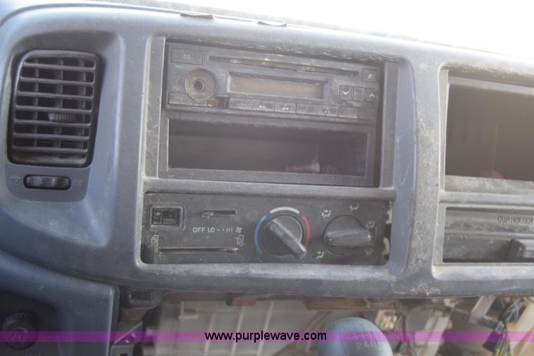 image for item K1188 2006 Hino 268 box truck