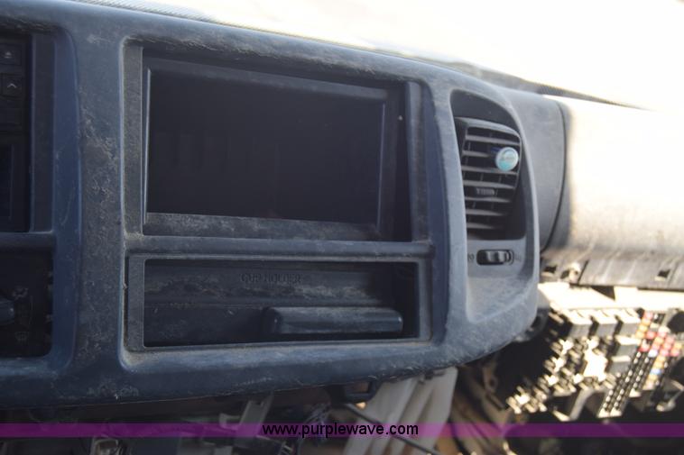 image for item K1188 2006 Hino 268 box truck