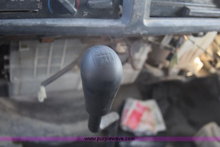 image for item K1188 2006 Hino 268 box truck