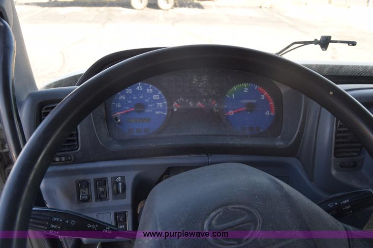 image for item K1188 2006 Hino 268 box truck