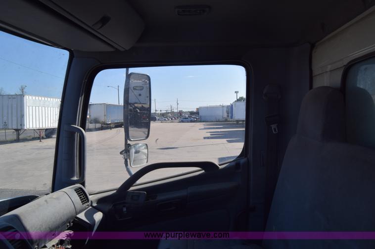 image for item K1188 2006 Hino 268 box truck