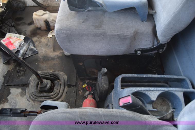 image for item K1188 2006 Hino 268 box truck