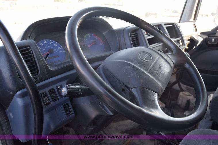 image for item K1188 2006 Hino 268 box truck