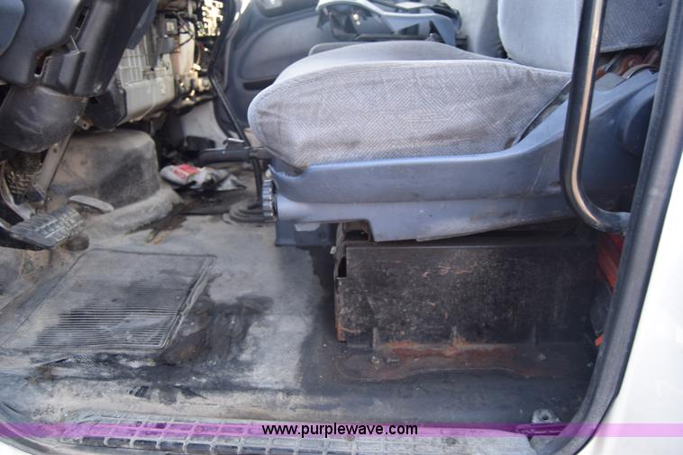 image for item K1188 2006 Hino 268 box truck