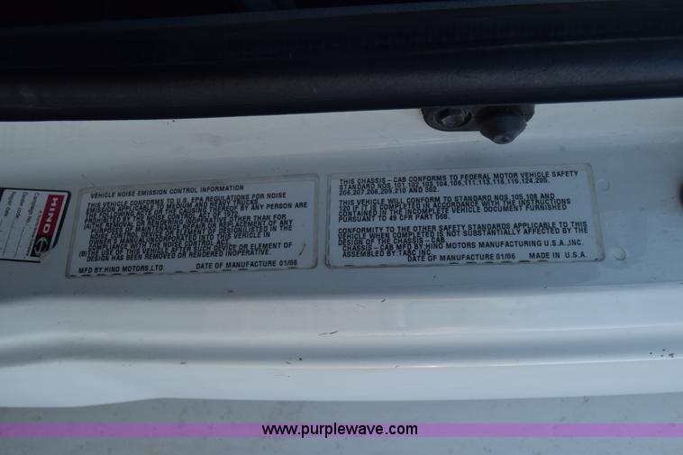 image for item K1188 2006 Hino 268 box truck