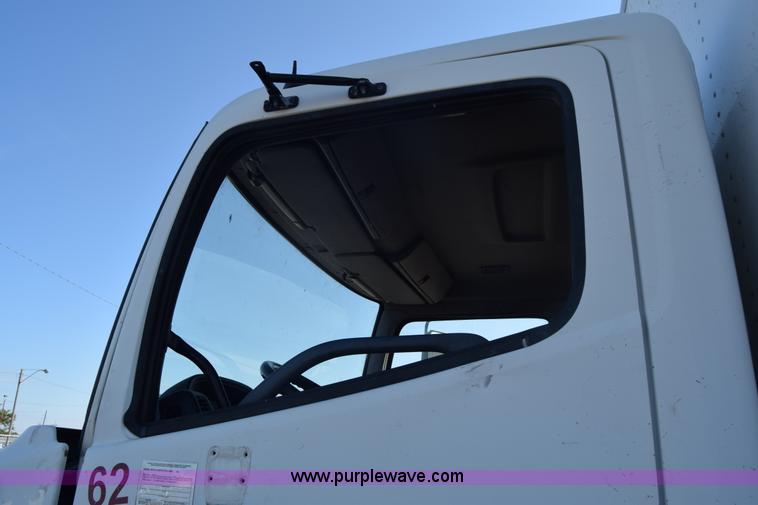 image for item K1188 2006 Hino 268 box truck