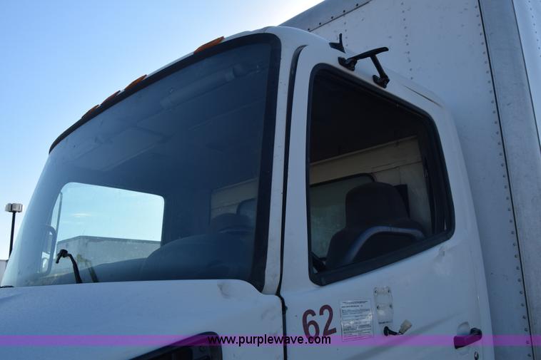 image for item K1188 2006 Hino 268 box truck
