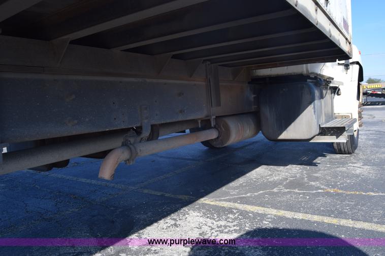 image for item K1188 2006 Hino 268 box truck