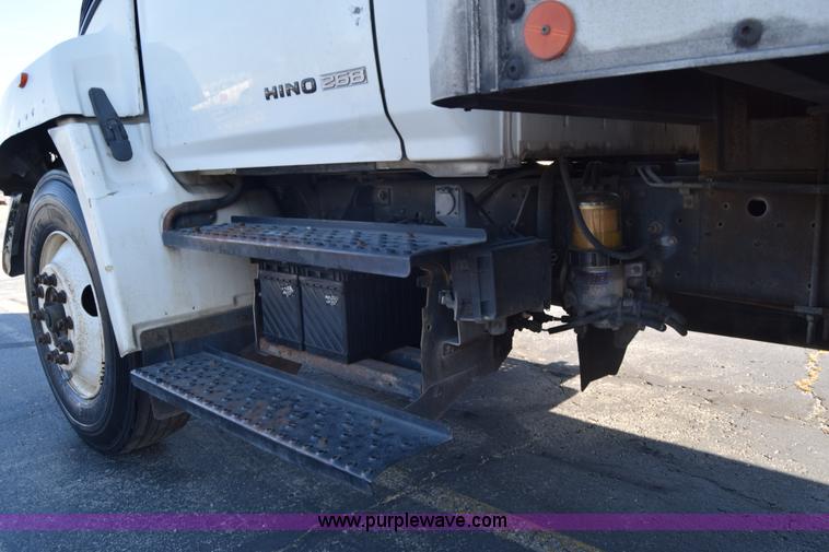 image for item K1188 2006 Hino 268 box truck