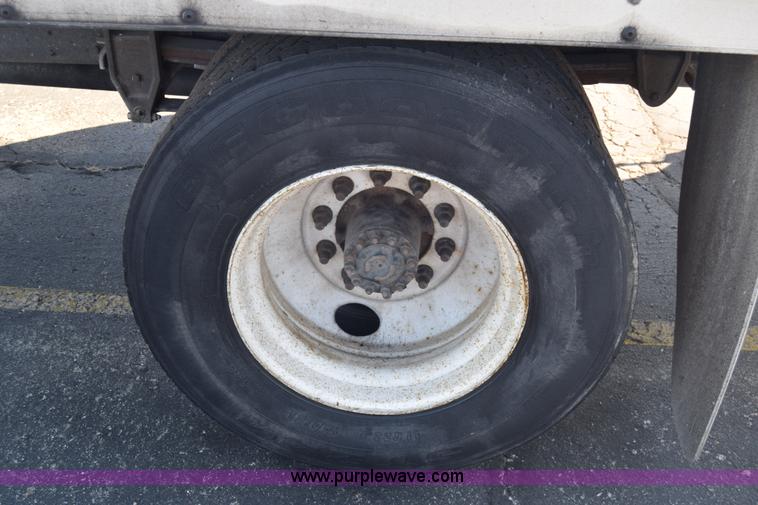 image for item K1188 2006 Hino 268 box truck