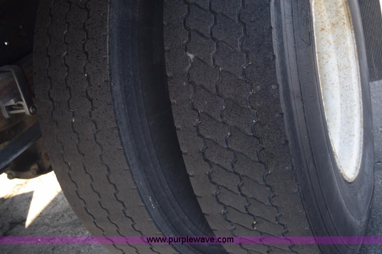 image for item K1188 2006 Hino 268 box truck