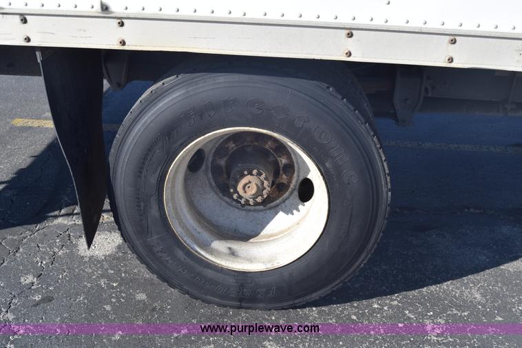 image for item K1188 2006 Hino 268 box truck