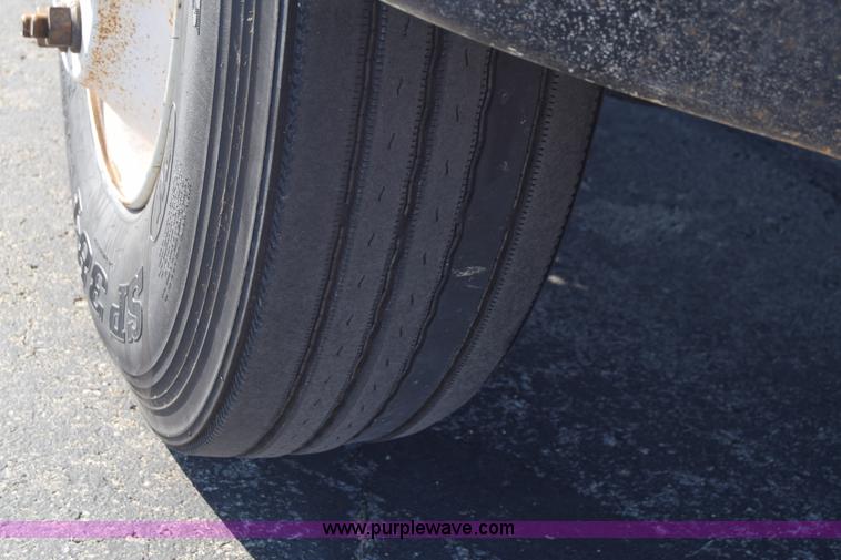 image for item K1188 2006 Hino 268 box truck