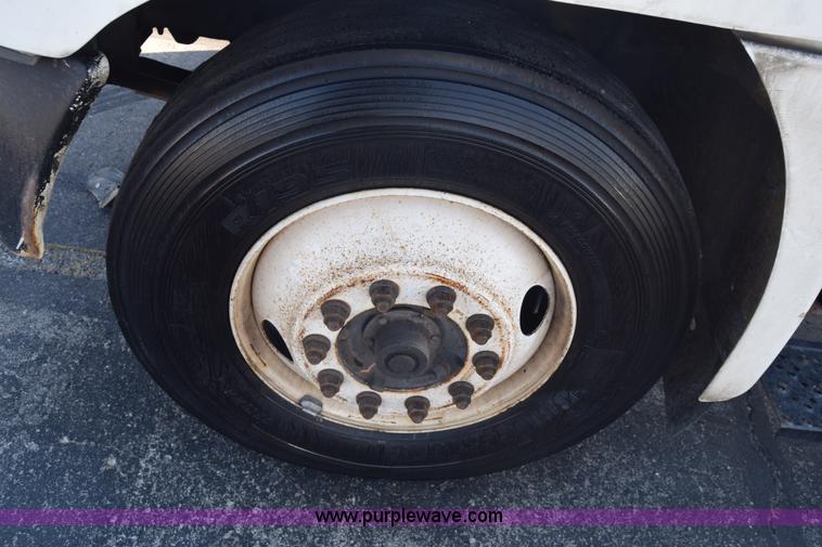 image for item K1188 2006 Hino 268 box truck