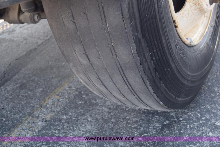 image for item K1188 2006 Hino 268 box truck