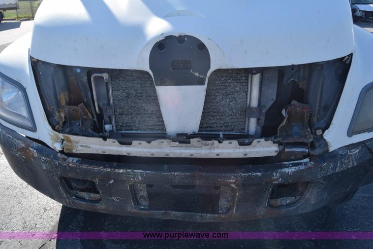 image for item K1188 2006 Hino 268 box truck