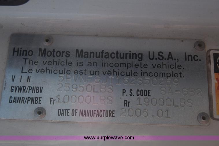 image for item K1188 2006 Hino 268 box truck